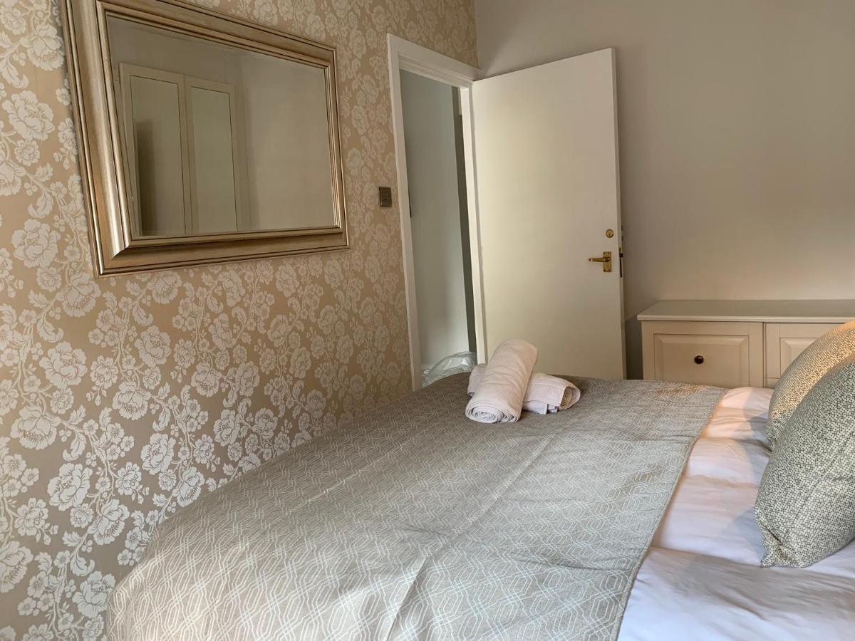4 The Courtyard Central Windsor 2Br Eksteriør bilde