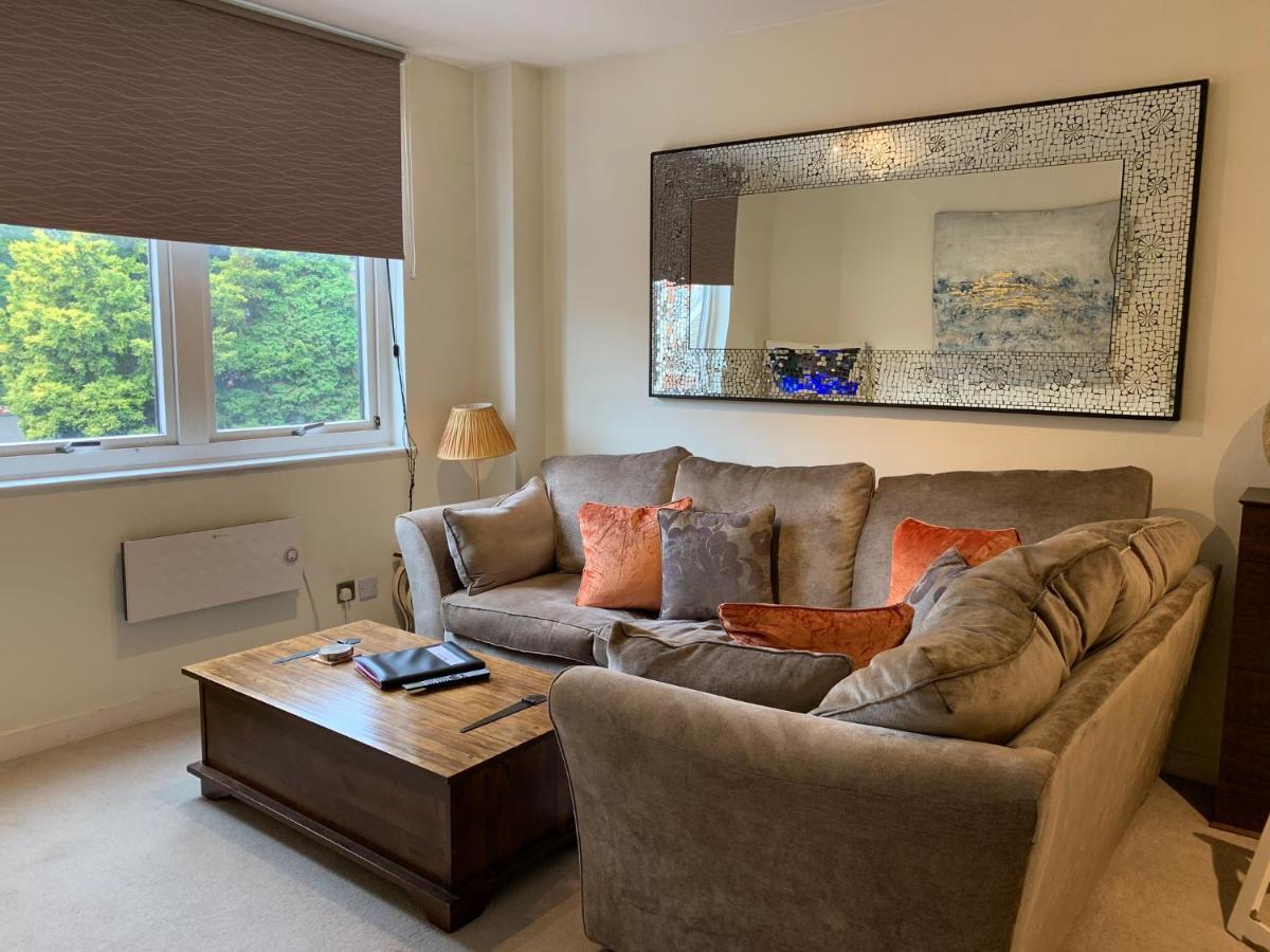 4 The Courtyard Central Windsor 2Br Eksteriør bilde